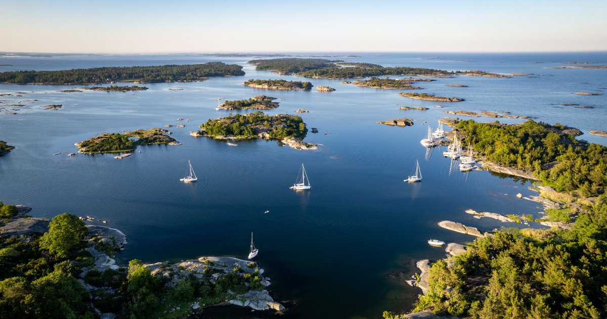 Blue_Parallel's tweet image. Experience Scandinavia behind closed doors, with our NEW insider journey through Copenhagen, Stockholm &amp;amp; Oslo: zurl.co/dRxKd 

Enjoy exclusive after-hours access experiences, private encounters with local artists and designers, and immersive culinary experiences.