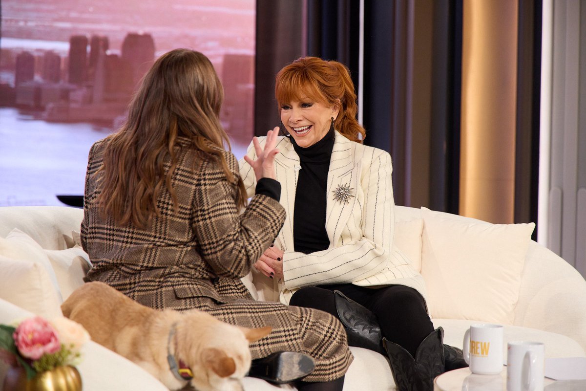 reba's tweet image. The Tots are on The @DrewBarrymore Show today! Loved catching up with Drew, who we’ve officially added to the holiday card list 💌 Be sure to check your local listings and tune in 📺