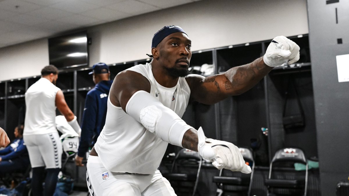 Seahawks's tweet image. REPOST TO CELEBRATE 🕺

#ProBowlVote + @_ajbarner_ 
#ProBowlVote + @jaxon_smith1 
#ProBowlVote + @TankLawrence 
#ProBowlVote + Byron Murphy II