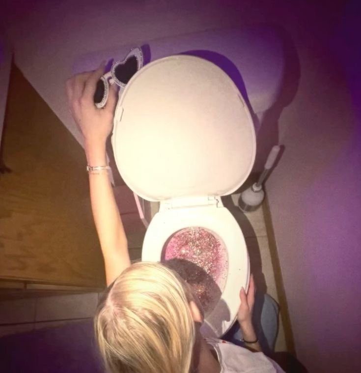 _cherryys_'s tweet image. Como me veo al purgarme: