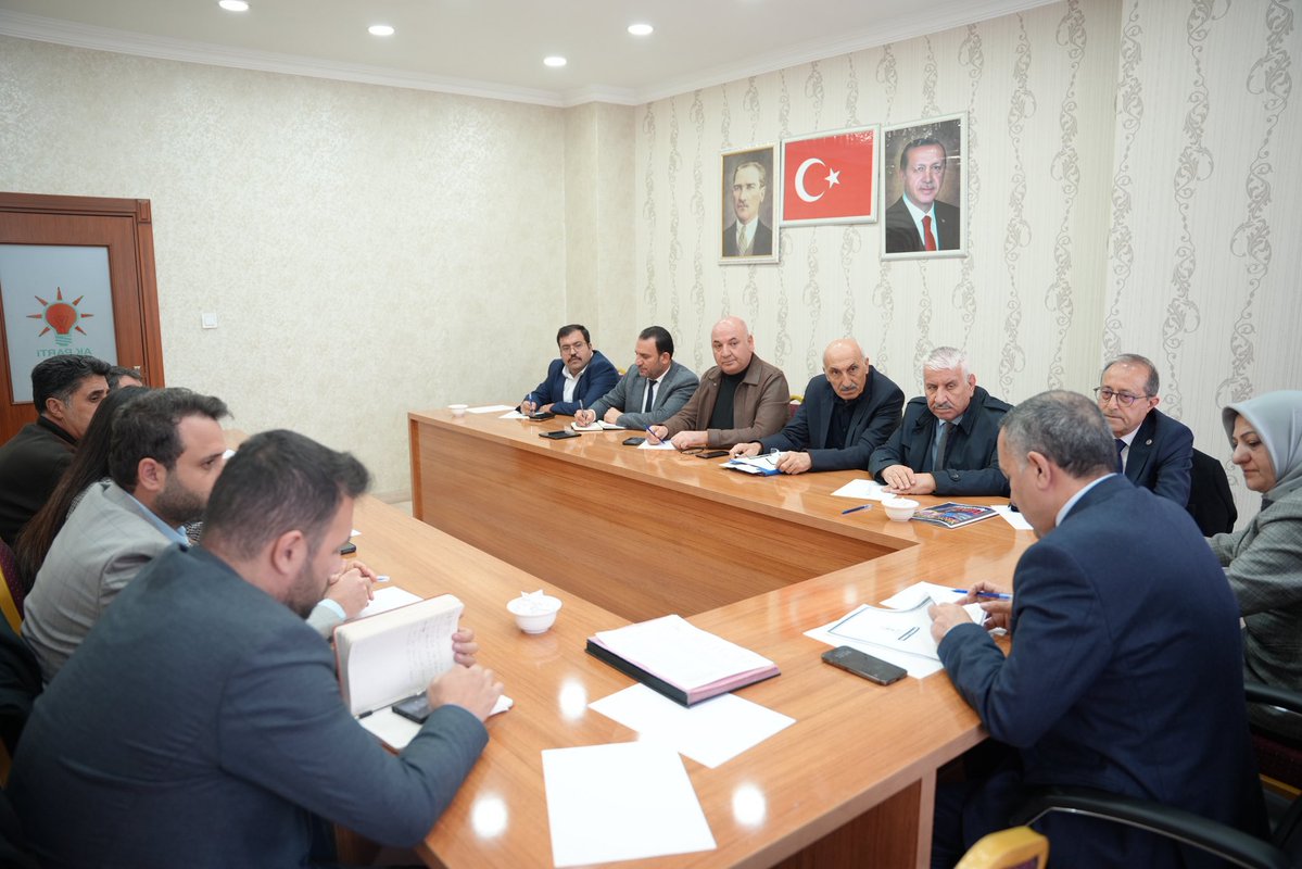 📍Ak Parti Van İl Başkanlığı

İl Başkanımız <a href="/ArvasAbdulahat/">Abdulahat Arvas</a> Başkanlığında gerçekleştirilen haftalık olağan İl yürütme kurulu toplantısına; Kadın Kolları Siyasi ve Hukuki İşler Başkanımız <a href="/sibel65ayd/">Sibel Aydınözü</a> katılım sağladı.

<a href="/tugbaisikercan/">Tuğba IŞIK ERCAN</a> <a href="/tulaykaynarca/">Tülay Kaynarca</a> <a href="/GercekTekin/">Gerçek Tekin</a> <a href="/zerrin_alpaslan/">Zerrin Alpaslan</a>