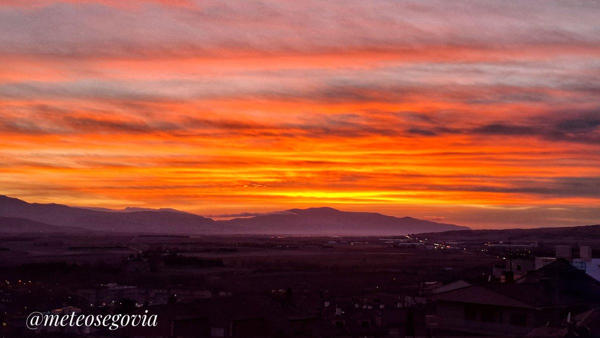 Candilazo al atardecer del lunes desde #Ávila