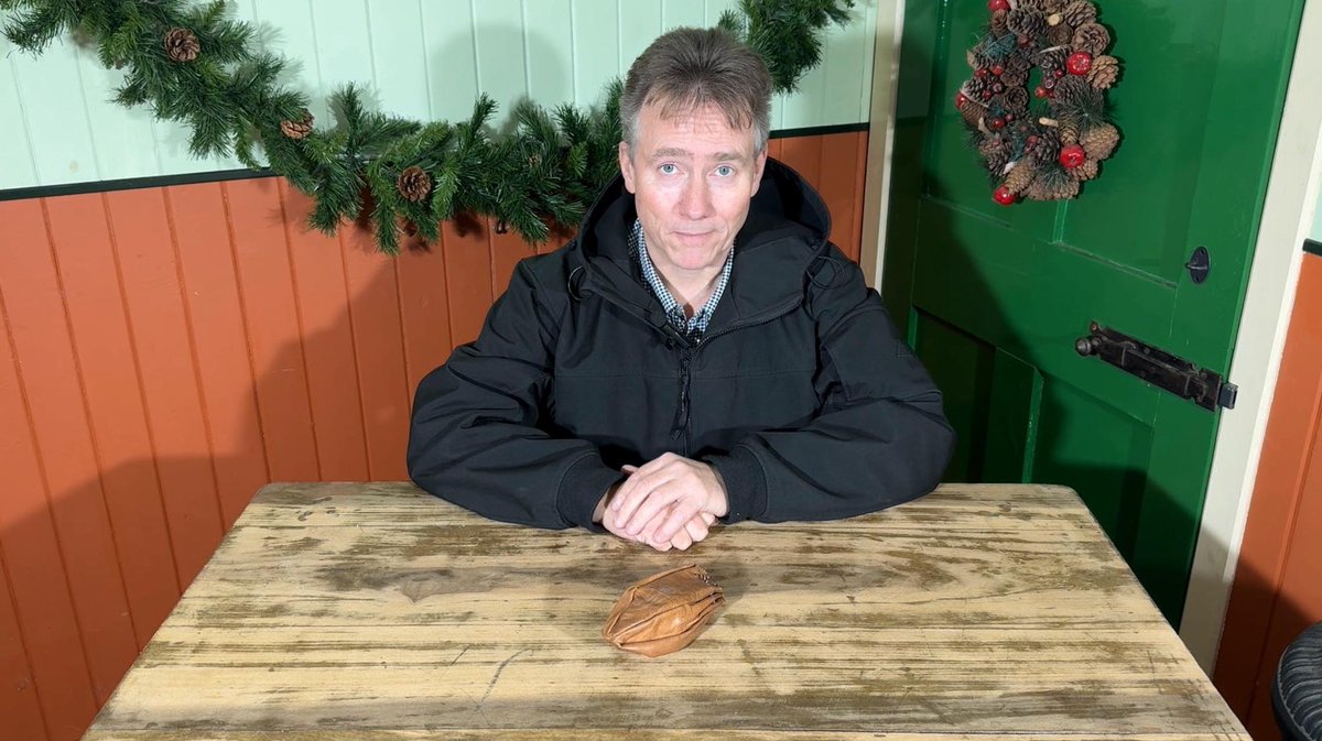 It's Day 8 of #HutVent2025 so it is high time that Taff started talking about Christmas Presents...

youtu.be/gsLHy1NyBsU

#HutVent