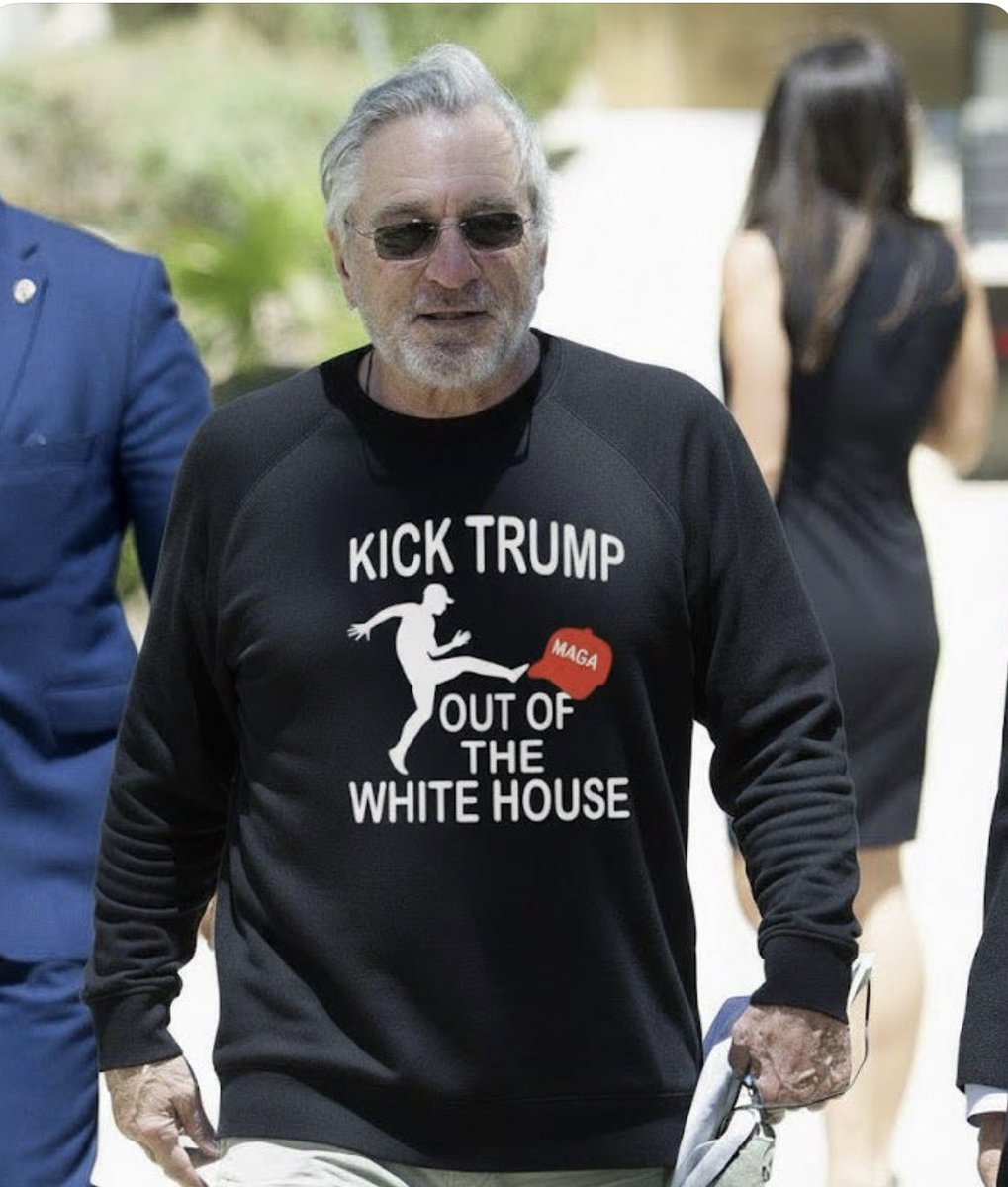 Heute gesehen: ‚ Schmeißt Trump aus dem Weißen Haus‘
George Clooney in Hollywood🤩