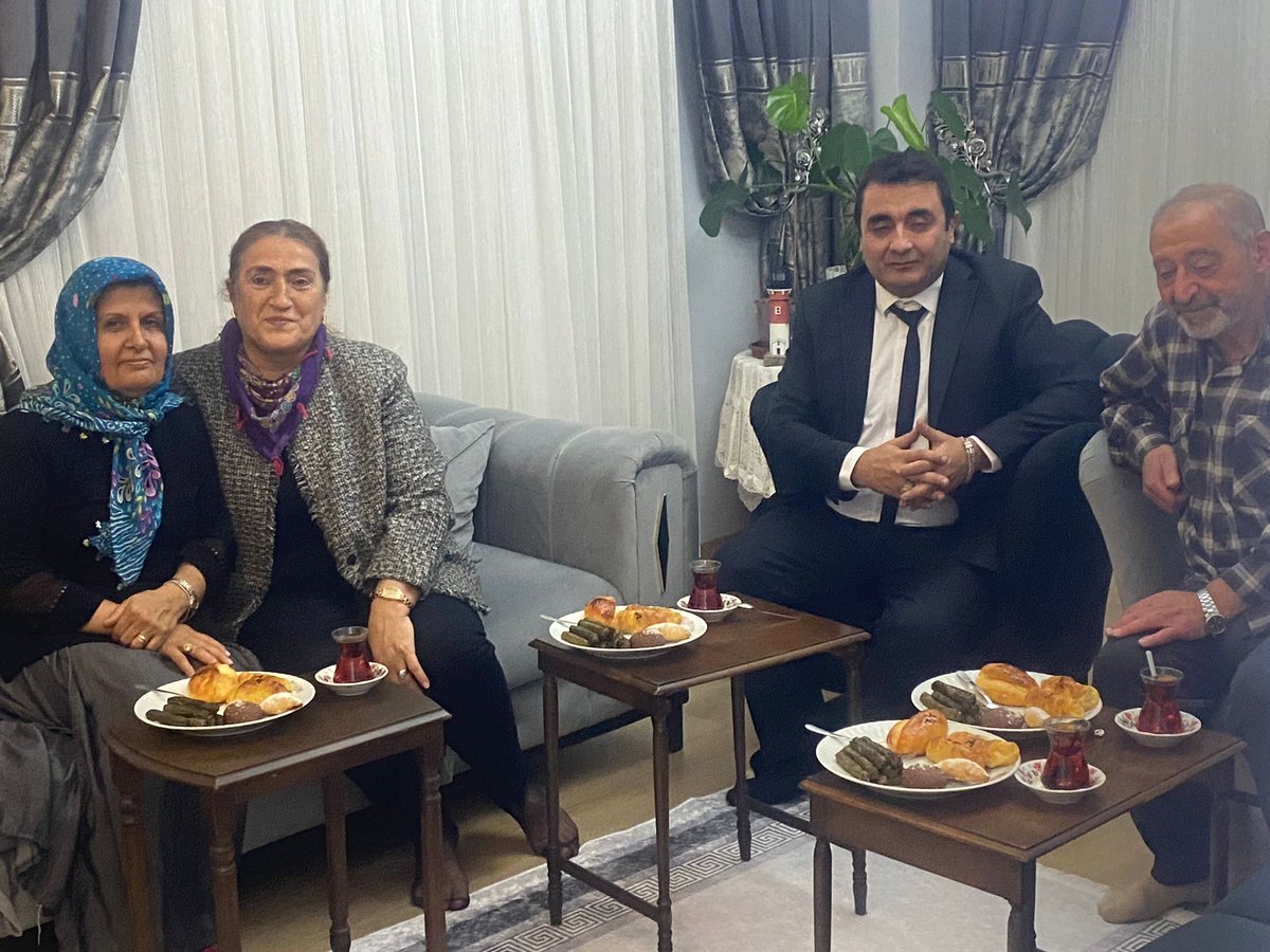 Genel Başkanımız Sayın Devlet Bahçeli Beyin Talimatları ile “#HayırlıGünlerKomşum” ve “#DerdinDerdimizdir” Ziyaretleri Kapsamında, Fatih/Akşemsettin Mahallemizde ki Çakmak Ailesini; 

Kaçep Başkanımız Sn. <a href="/gonul_turkcan/">Gönül TÜRKCAN</a> Hanımefendi ve İlçe Bşk. Yardımcımız Sn. <a href="/AhmetCicek_mhp/">Ahmet Çiçek</a>