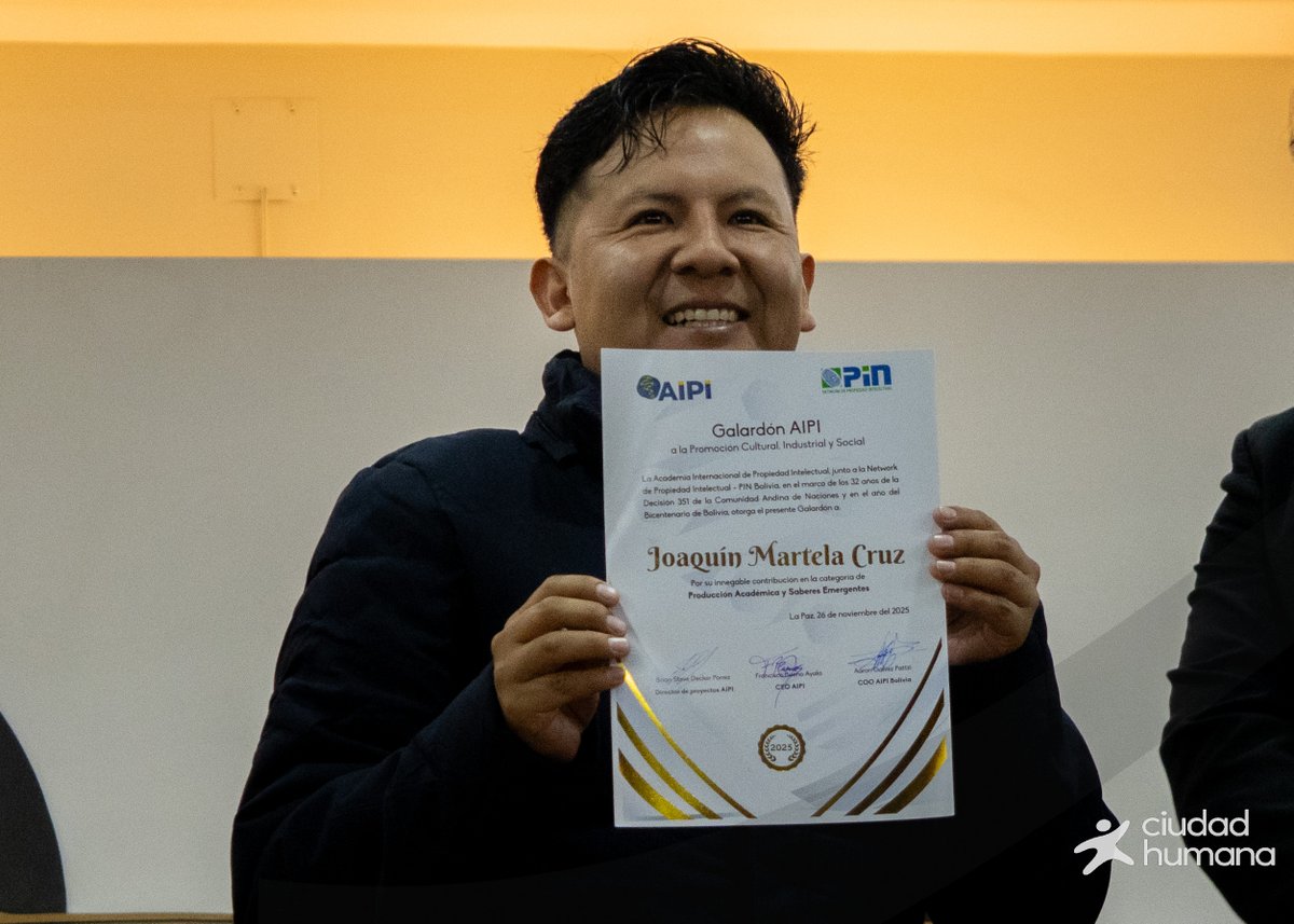 CiudadHumanaBo's tweet photo. 🌟Un honor que reafirma nuestro compromiso con la cultura y la innovación.
La AIPI distinguió a César Dockweiler en la categoría de Sostenibilidad e Innovación Cultural, un reconocimiento que él recibió con profunda gratitud.😊🙌
-
#Dockweiler #LaPaz #Bolivia https://t.co/aANCo1bL74