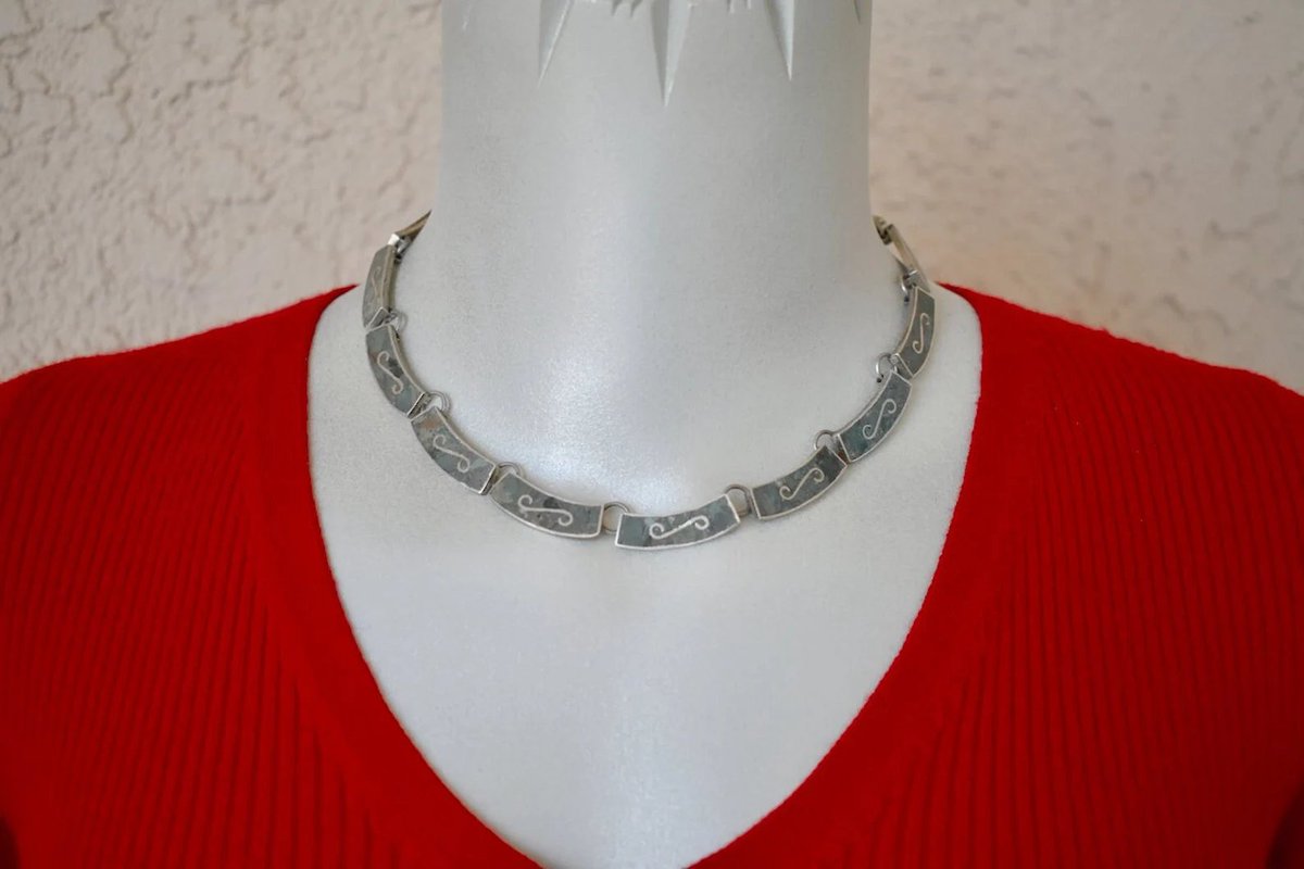 LynnErinsmom's tweet image. etsy.com/listing/440462…
#VintageJewelry #VintageFashion #MiguelAlonzo #SterlingSilver #AlonzoDesigner #SterlingTurquoiseNecklace #SouthwestJewelry #MidCenturyJewelry #DesignerJewelry #WomenTeenGirls #GiftForHer #HighClassHighway