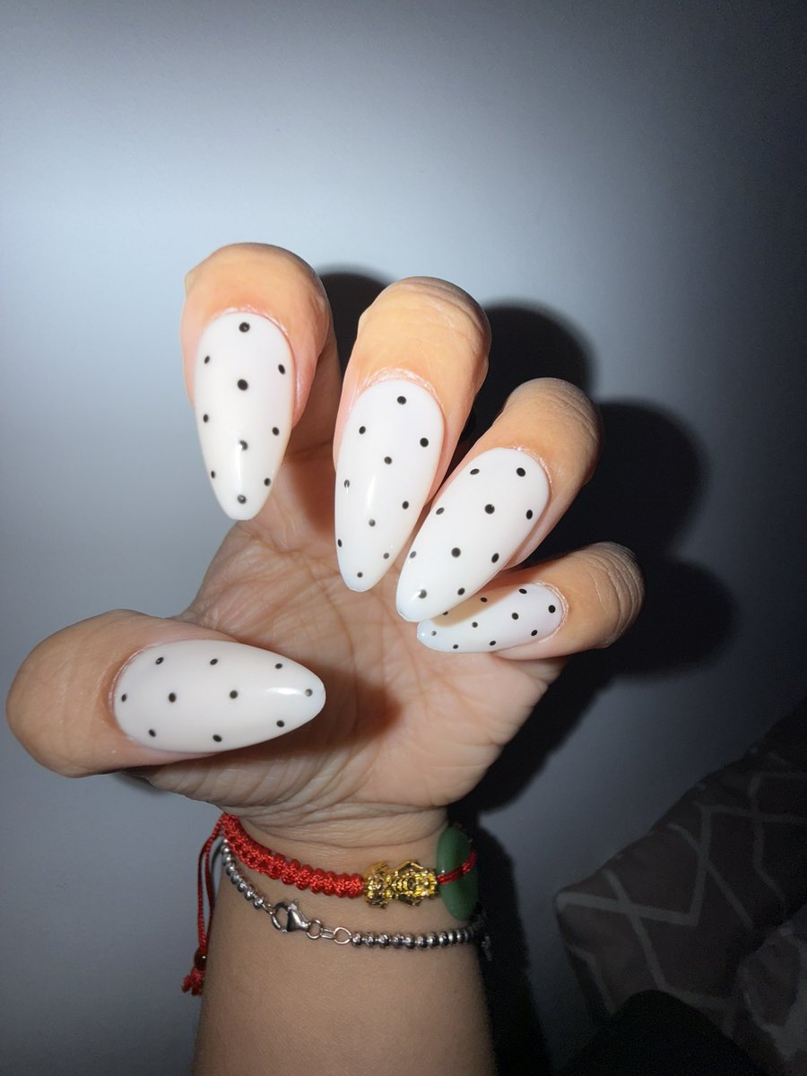 hey just got my nails done

can yall believe these are pressons and i just spent 30 min putting them on

(of course while watching stranger things)