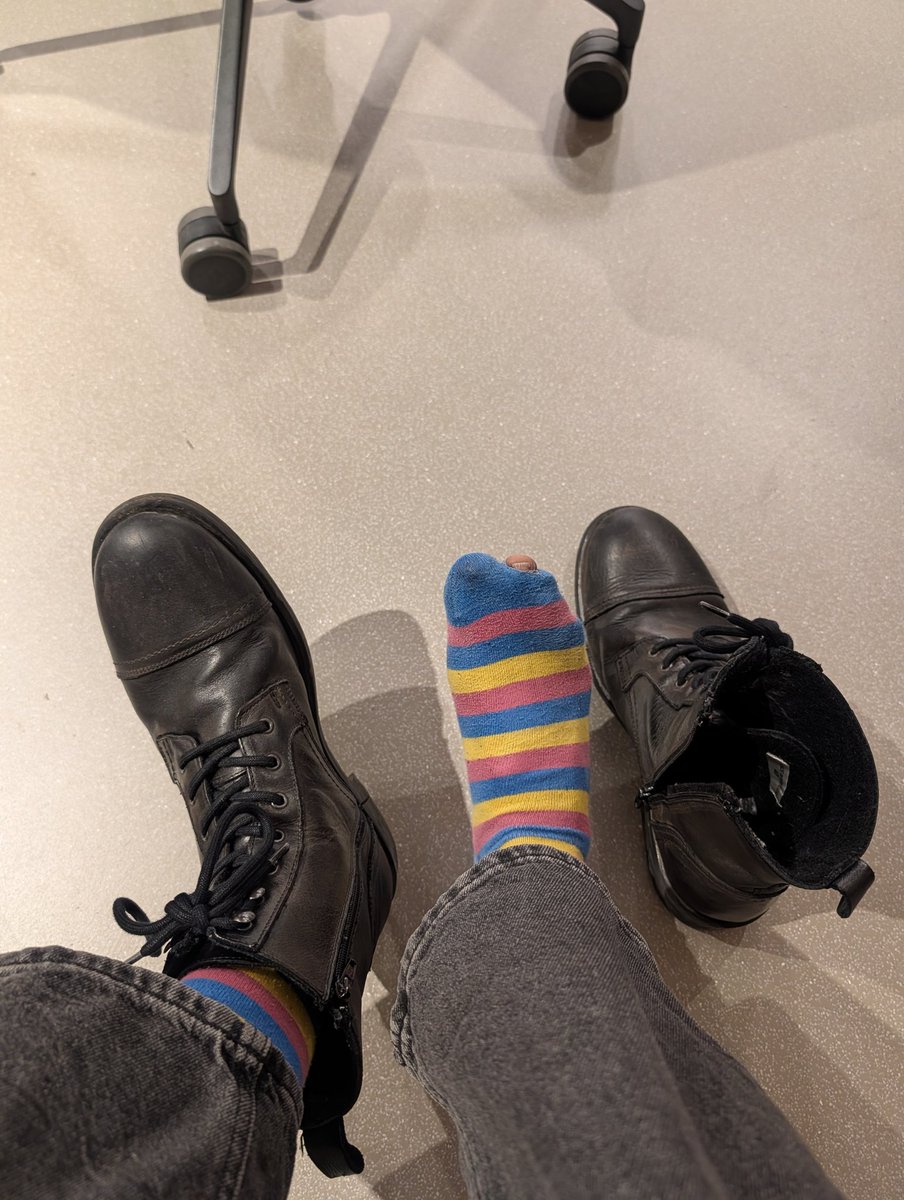 It's time to retire these socks after using them for more than 8 years 🥹 <a href="/bearappeal/">Bear Appeal</a>