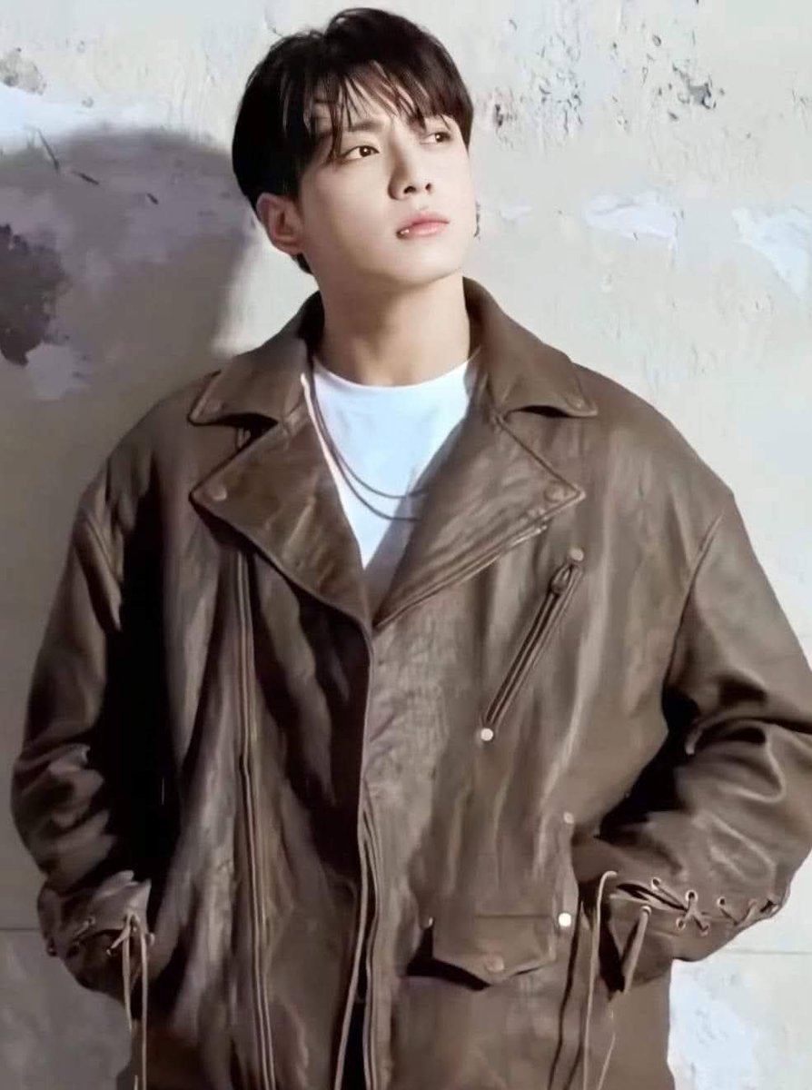 There is a softness in the way you exist in my mind, like light drifting through thin curtains just before morning. 
You don’t arrive loudly in my thoughts you appear the way a warm breeze finds an open window— naturally, delicately, without effort. 
❤️
#jk