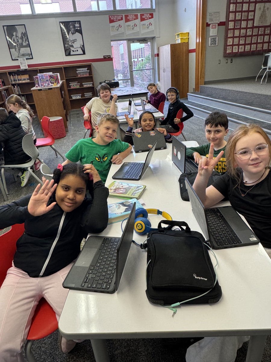This week it’s the Hour of AI all across the country! At Ironton, students are learning to safely and responsibly use AI to design music beats and program trash collecting robots. 🤖💻️