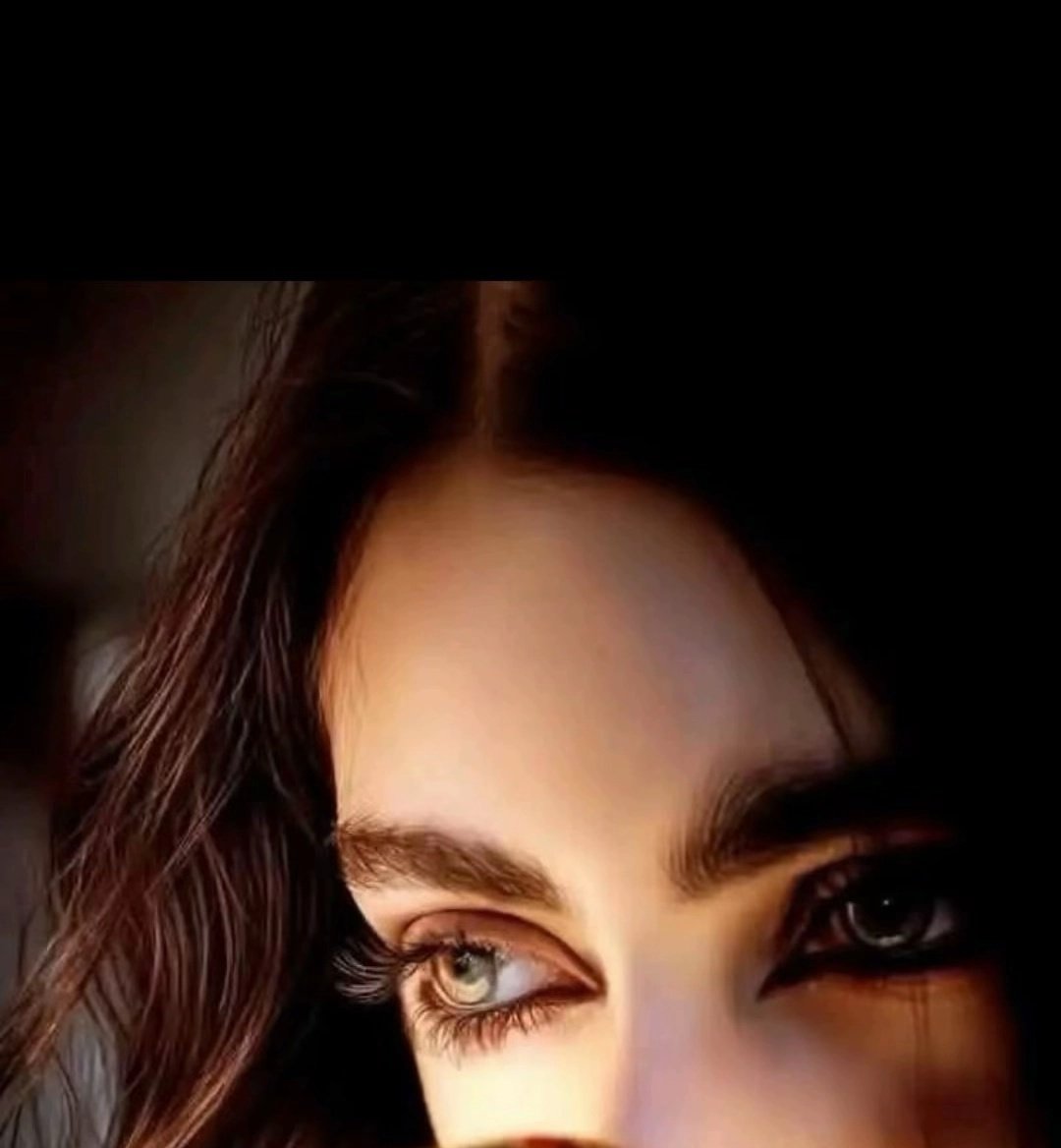 الليلة عيون الظلام ارحم من عيون الفجر
والليل ما يمسح دموع الحزن ولا عنده شعور

بعد الفراغ اللي ملأ روحي ومن طول الهجر 
كني اسولف عن امل حلمي على أصحاب القبور💞
#نجد