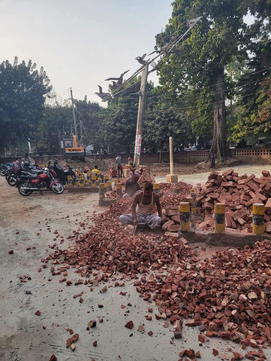 md_ali60255's tweet photo. Can you imagine!
Dhaka University Students have to fight against the @Yunus_Centre lead Jamaat-e-Pakistan administration to celebrate December16, Victory Day on Campus
First they dug the TSC area and made it unusable for events, now they have banned use of Sound systems in events https://t.co/k1gsIT3mtd