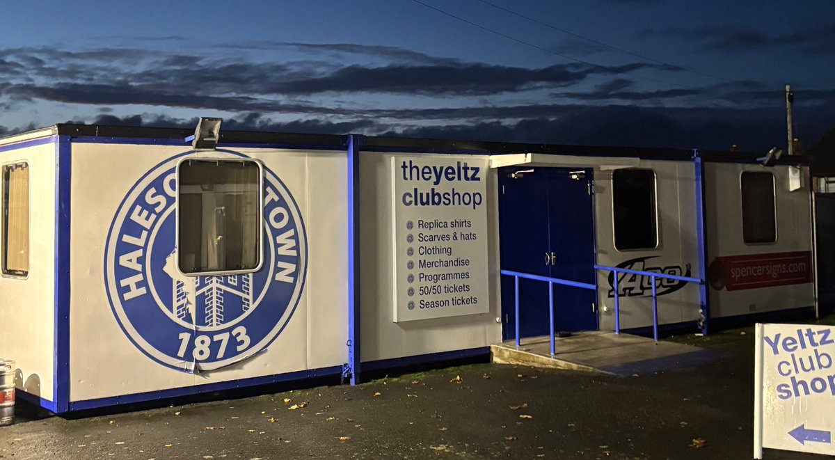 🎁 𝐋𝐄𝐓'𝐒 𝐆𝐎 𝐂𝐇𝐑𝐈𝐒𝐓𝐌𝐀𝐒 𝐒𝐇𝐎𝐏𝐏𝐈𝐍𝐆!

The Yeltz club shop will be open this Thursday (11th) &amp; next Thursday (18th) between 6-8pm to allow everyone a chance to get their Yeltz Christmas shopping ahead of the big day on the 25th!

#UpTheYeltz