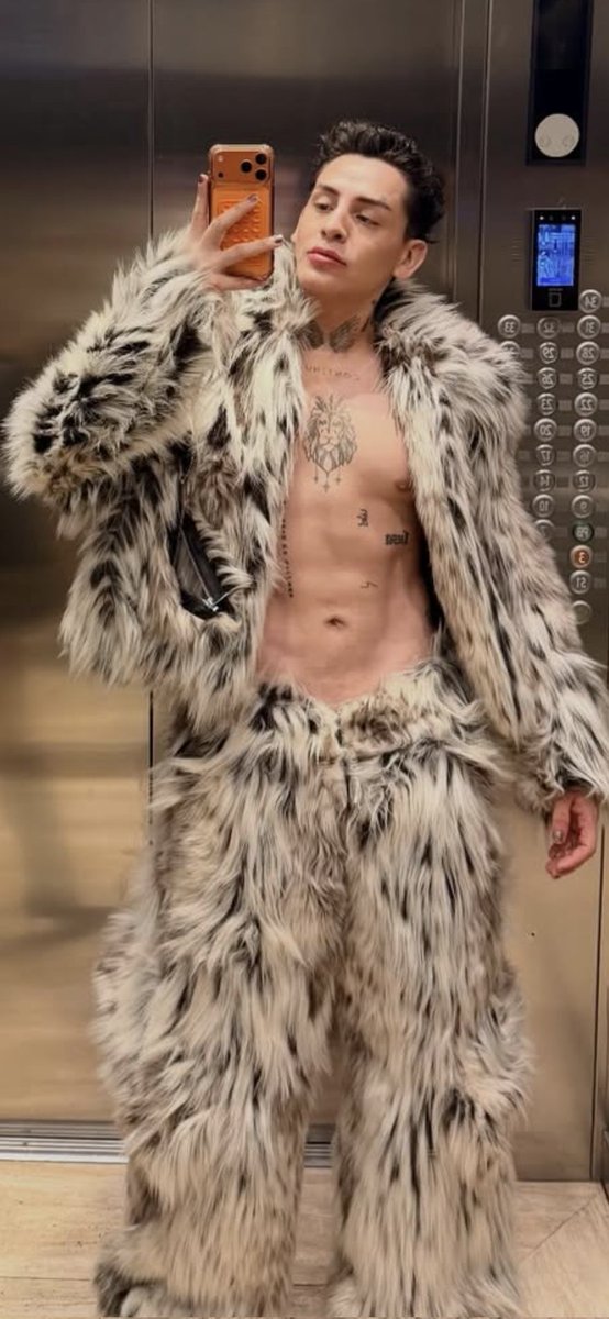 Kunno no está donde está x casualidad. Ha sobrevivido a olas d hate,a traiciones,a fracturas en su propio fandom. Y aun así,se reinventa,se levanta y vuelve más fuerte q nunca. Lo q él hace (seguir luchando contra corriente)no cualquiera lo logra. TE ADMIRO TANTO X JAMÁS RENDIRTE