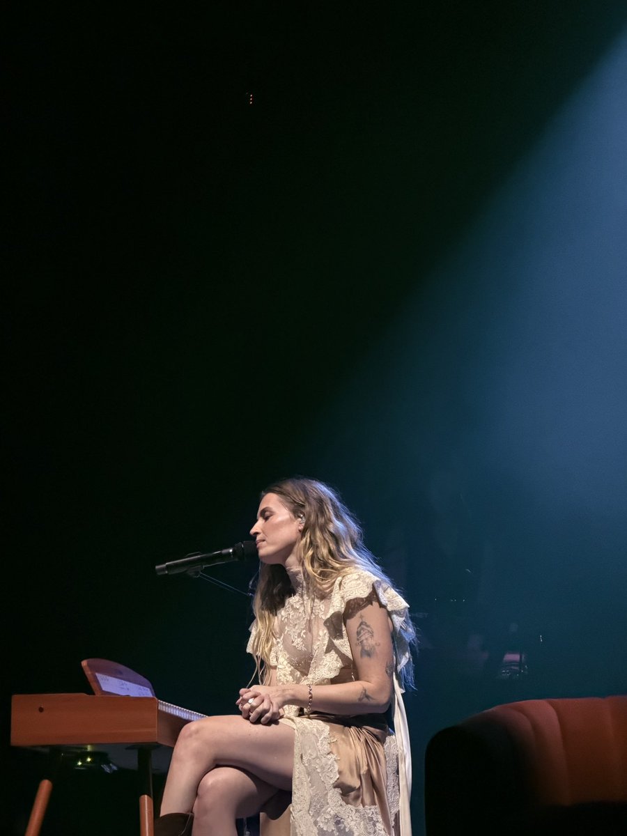 _muffN's tweet image. obsessed with this picture