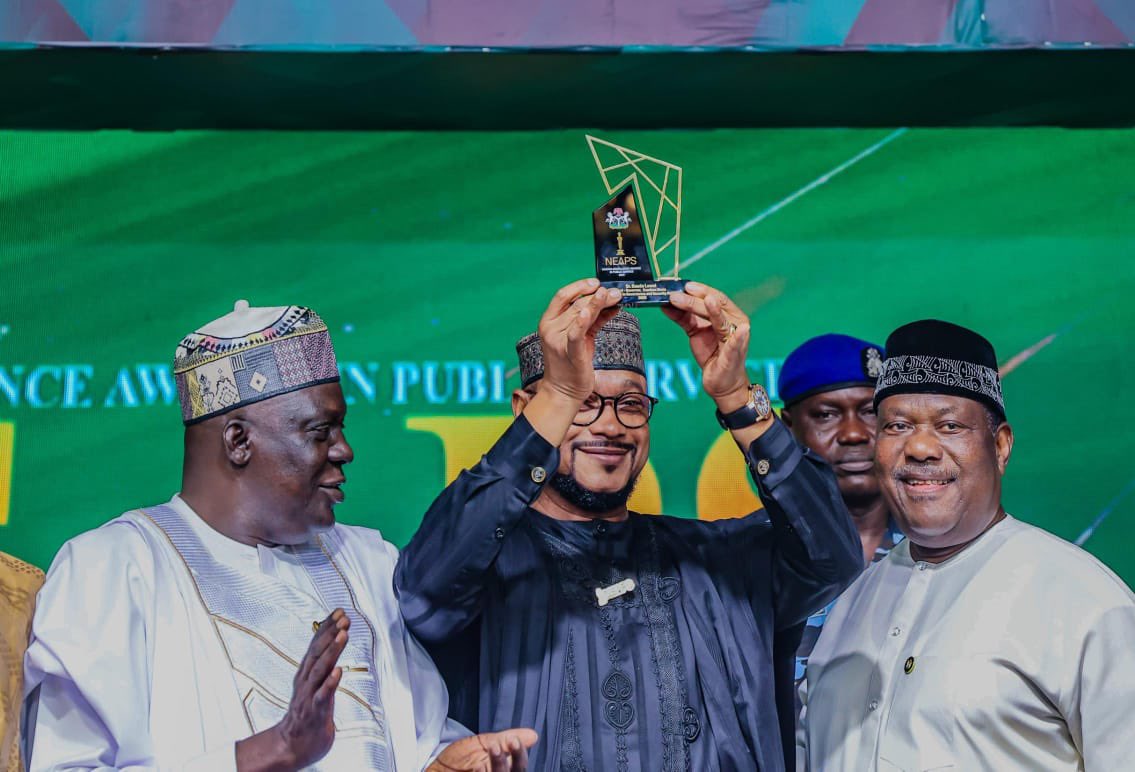 daudalawal_'s tweet photo. Last night, I was honored to receive the Nigeria Excellence Awards in Public Service (NEAPS) 2025 for Governance and Security Reform.

This recognition motivates me to continue working harder to rescue and rebuild Zamfara.

I dedicate this award to the people of Zamfara, whose strong support, admiration, and trust in my administration inspire me.
