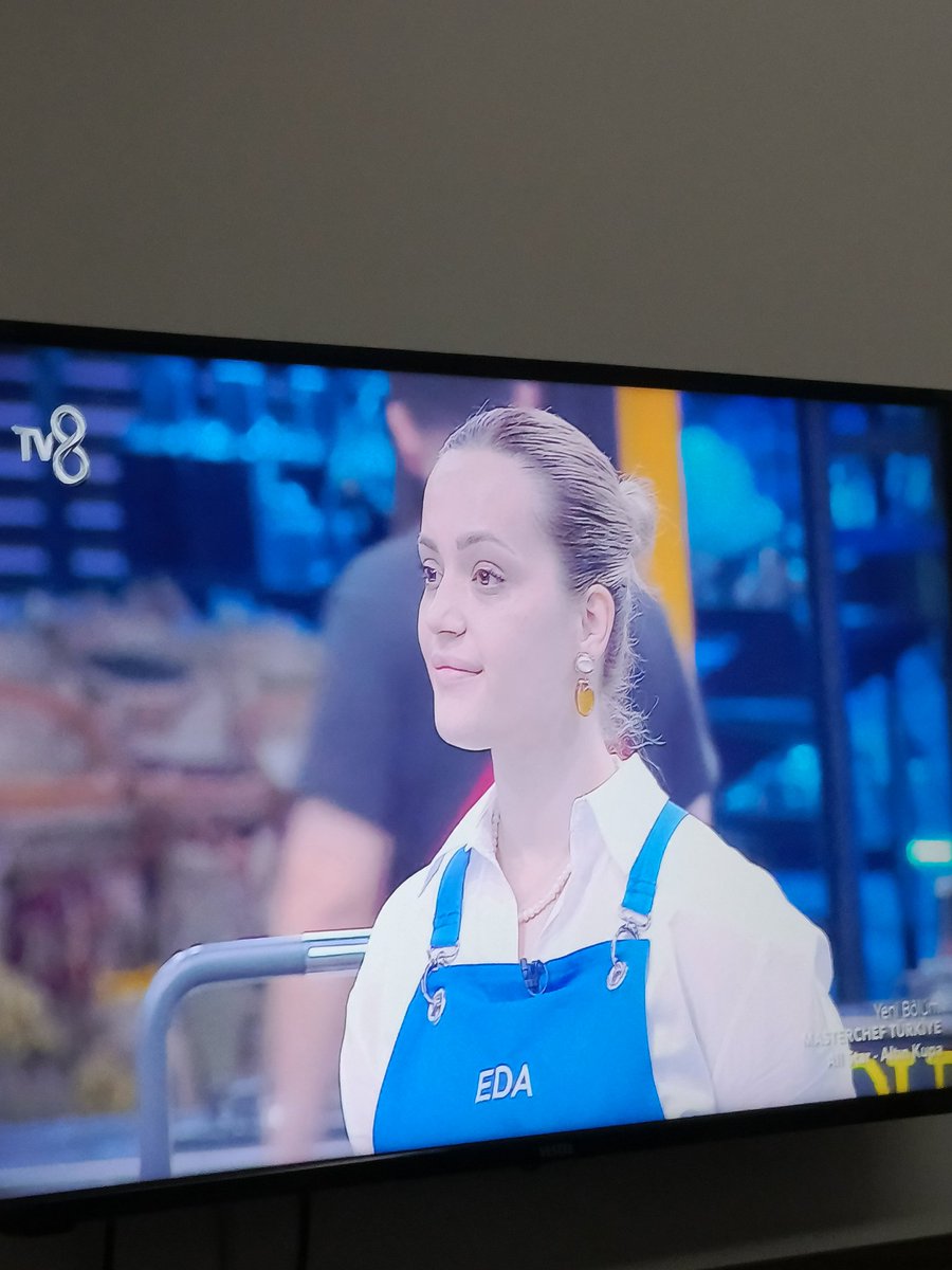 Iamsherlocked02's tweet photo. Masterchef Eda'yı Esin Bahat'a benzeten tek ben miyim
#Masterchefallstar #MasterChefTürkiye #Manifest https://t.co/J4KEBWLMpZ
