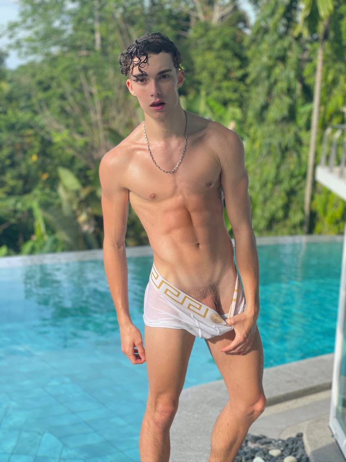 G7qrHkNWUAAJKmI?format=jpg&name=900x900