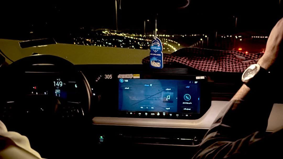 ماذا لو ظهرت كل دمعة بكيناها سراً وكل شعور گتمناه 
فـ خرج من أعيننا على هيئة ألم