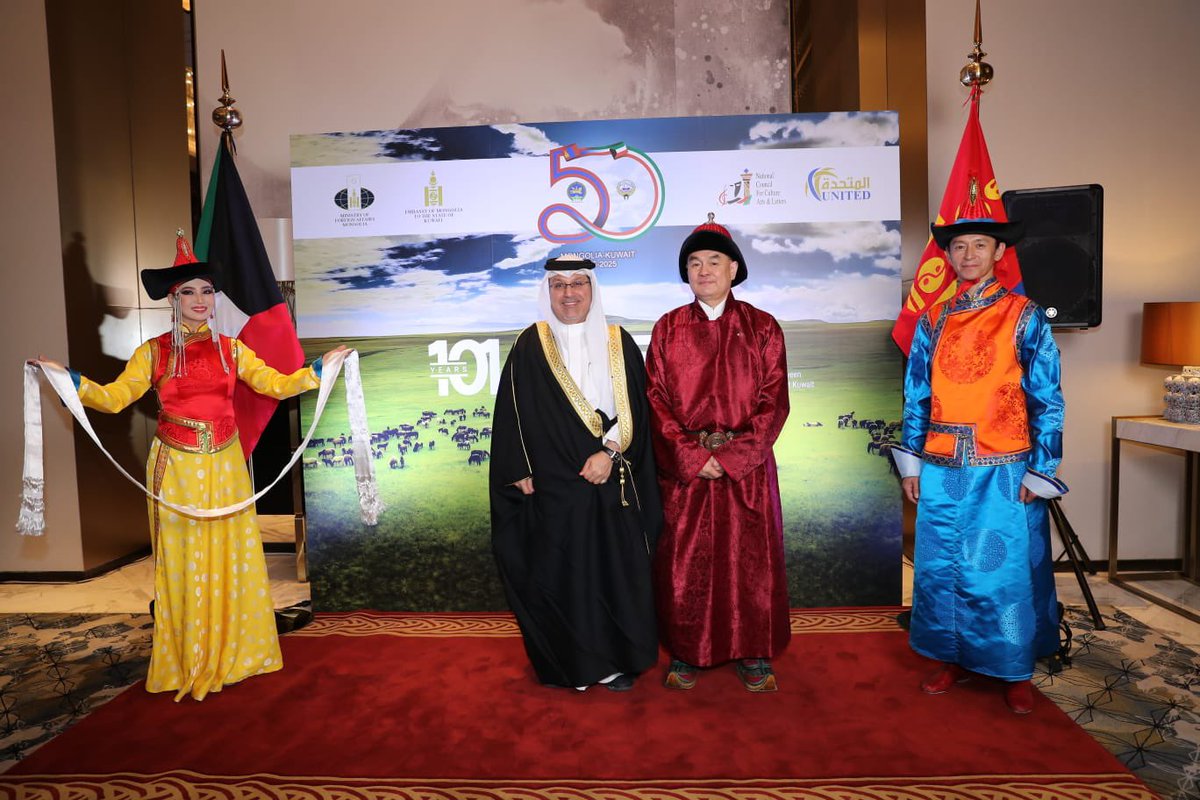 BahrainEmbKW's tweet image. حضر سعادة السفير صلاح علي المالكي، سفير مملكة البحرين لدى دولة الكويت، حفل الاستقبال الذي أقامه سعادة السفير سيرجيلين بوريف، سفير منغوليا في الكويت، بمناسبة اليوم الوطني لمنغوليا ومرور (٥٠) عام على بدء العلاقات الدبلوماسية بين منغوليا ودولة الكويت الشقيقة.