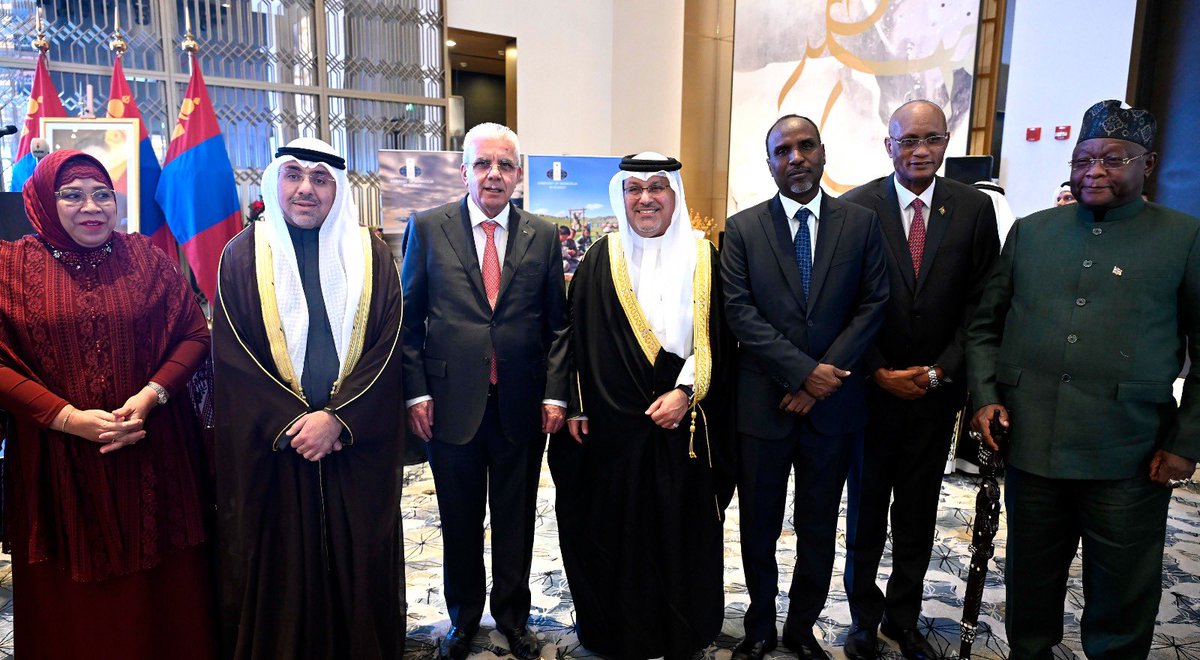 BahrainEmbKW's tweet image. حضر سعادة السفير صلاح علي المالكي، سفير مملكة البحرين لدى دولة الكويت، حفل الاستقبال الذي أقامه سعادة السفير سيرجيلين بوريف، سفير منغوليا في الكويت، بمناسبة اليوم الوطني لمنغوليا ومرور (٥٠) عام على بدء العلاقات الدبلوماسية بين منغوليا ودولة الكويت الشقيقة.
