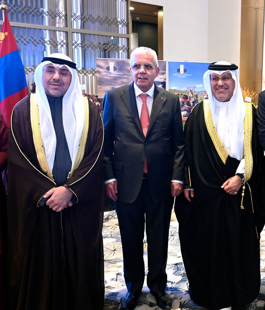 BahrainEmbKW's tweet image. حضر سعادة السفير صلاح علي المالكي، سفير مملكة البحرين لدى دولة الكويت، حفل الاستقبال الذي أقامه سعادة السفير سيرجيلين بوريف، سفير منغوليا في الكويت، بمناسبة اليوم الوطني لمنغوليا ومرور (٥٠) عام على بدء العلاقات الدبلوماسية بين منغوليا ودولة الكويت الشقيقة.