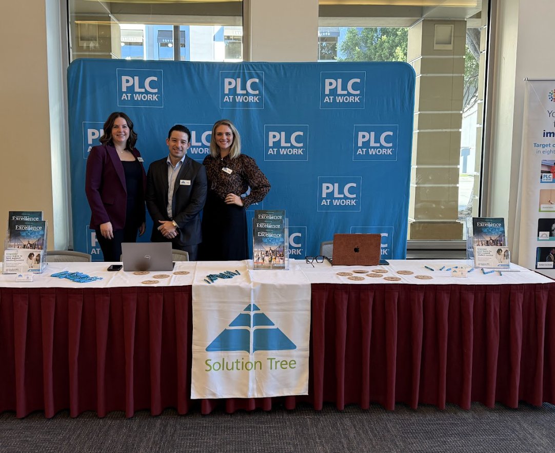 SolutionTree's tweet image. 483 educators. 23 states. Guam in the house.
Tim Kanold opens his final Mathematics at Work event—and the energy is unmatched.
On to an amazing week of learning!
#MathEd #PLCatWork #TeacherLeaders