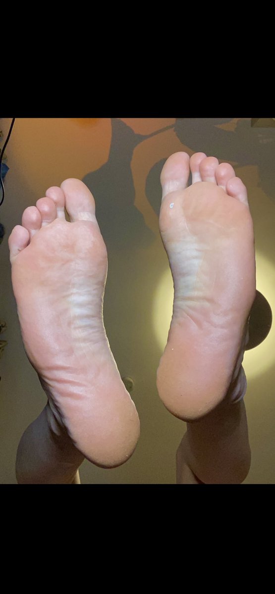 I do have pretty feet to be fair ✨ 

#foot #feet #feetworshi̇p #feetfetısh