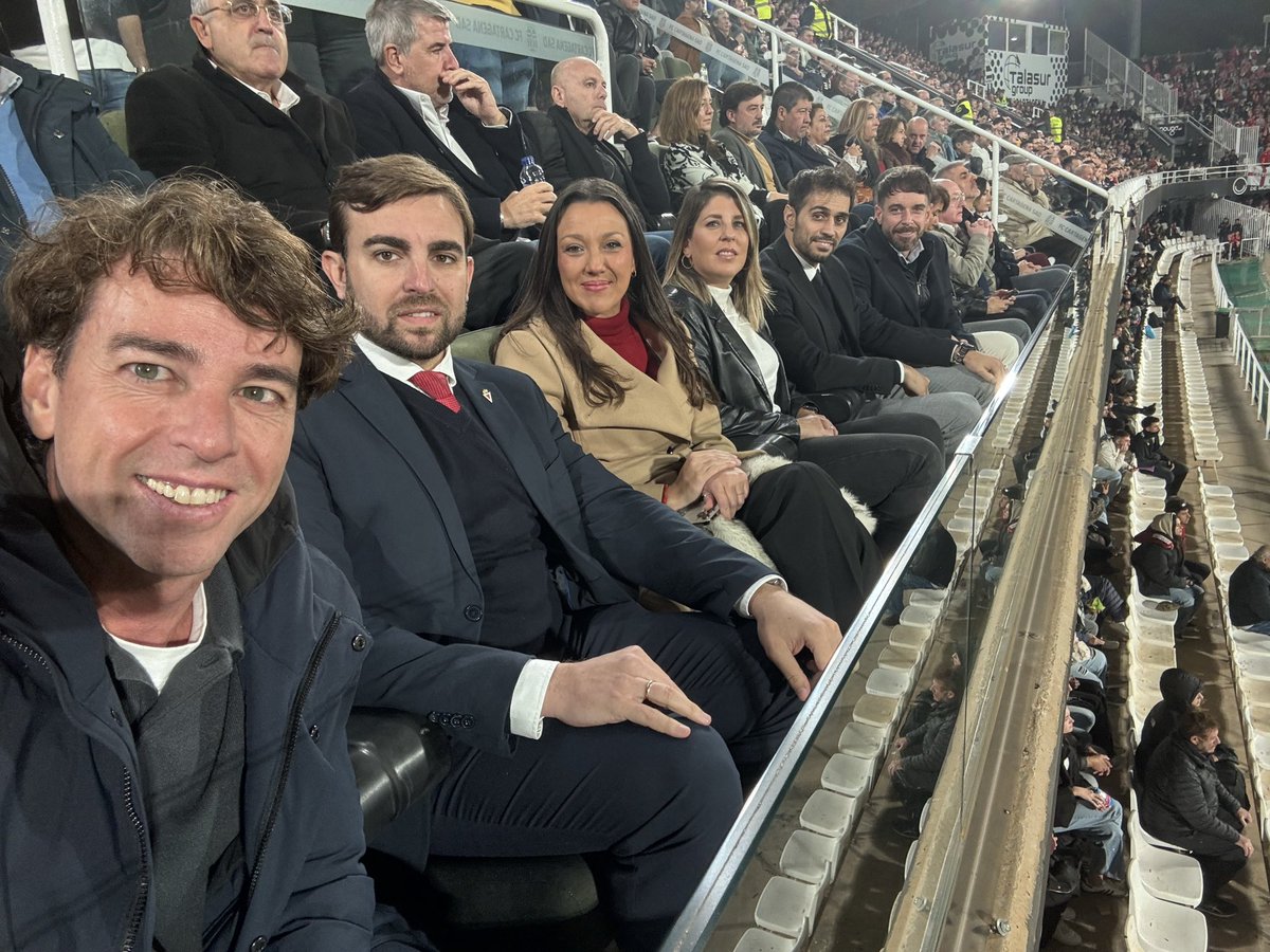 Disfrutando del derbi regional <a href="/FCCartagena_efs/">FC Cartagena</a> vs <a href="/realmurciacfsad/">Real Murcia CF</a>  !