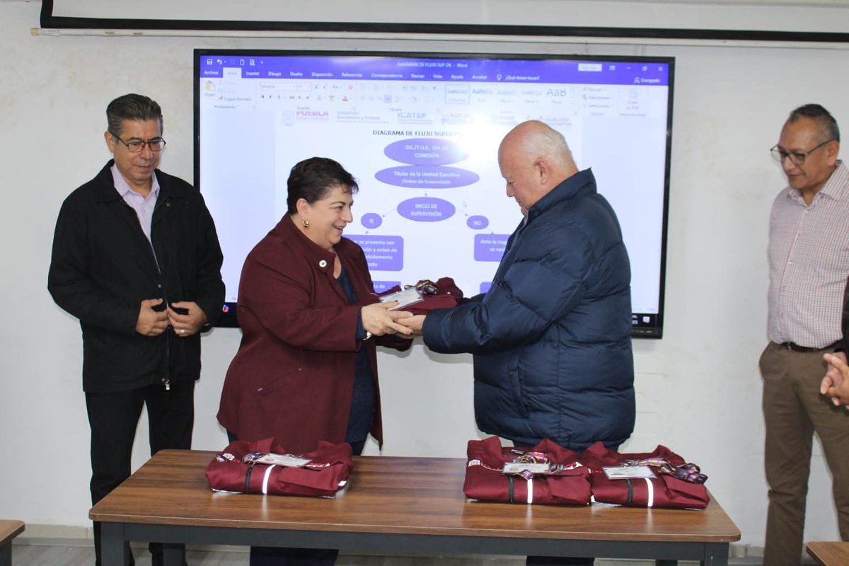 🟢 Se realizó una reunión encabezada por el Director General, Alfonso Aguirre González, junto con el titular de la Unidad Ejecutiva, Genaro Piñeiro, y los supervisores generales de ICATEP para la presentación del Programa de Supervisores Generales. 
Durante este encuentro también