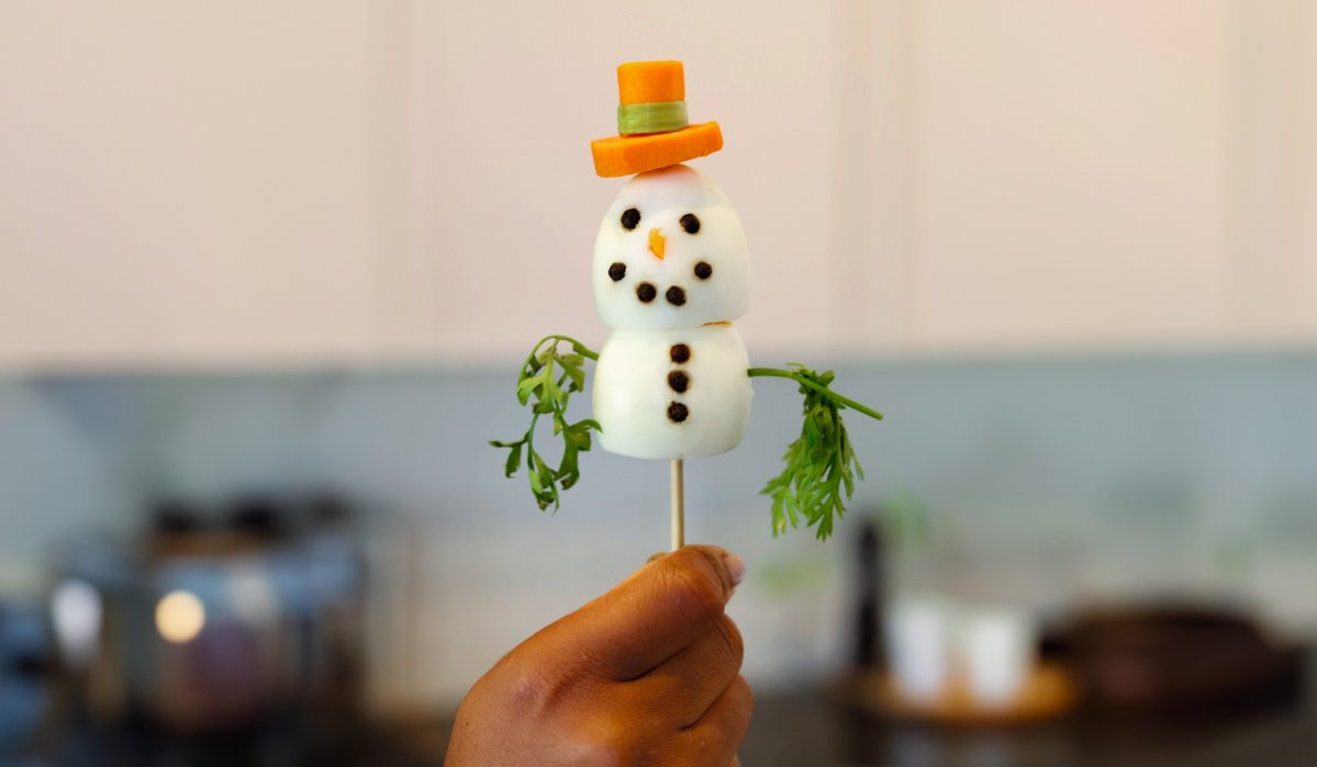 Check out these adorable Boiled Egg Snowmen! They're cute AND delicious, and you can find instructions to make these whimsical snacks on our website.

bcegg.com/recipes-posts/…