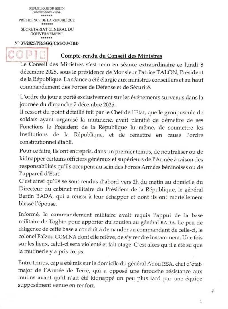 actualites229's tweet image. 🇧🇯 #ConseilDesMinistres || Le #PrBenin @PatriceTalonPR a réuni en urgence un conseil des ministres extraordinaire avec les membres de @gouvbenin, les hauts gradés de l’armée et le directeur général de la Police républicaine. Voici le compte rendu ⬇️