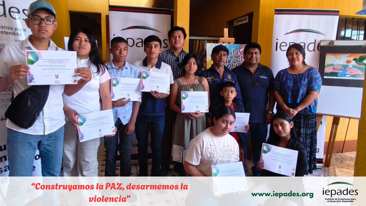 📢🌟Durante el mes de noviembre se llevó a cabo la premiación del concurso de dibujo “¿𝐐𝐮é 𝐩𝐫𝐨𝐩𝐨𝐧𝐞 𝐥𝐚 𝐧𝐢ñ𝐞𝐳 𝐩𝐚𝐫𝐚 𝐜𝐨𝐧𝐬𝐭𝐫𝐮𝐢𝐫 𝐥𝐚 𝐩𝐚𝐳 𝐞𝐧 𝐆𝐮𝐚𝐭𝐞𝐦𝐚𝐥𝐚?”
Niñas, niños y adolescentes de todo el país participaron con ilustraciones llenas de