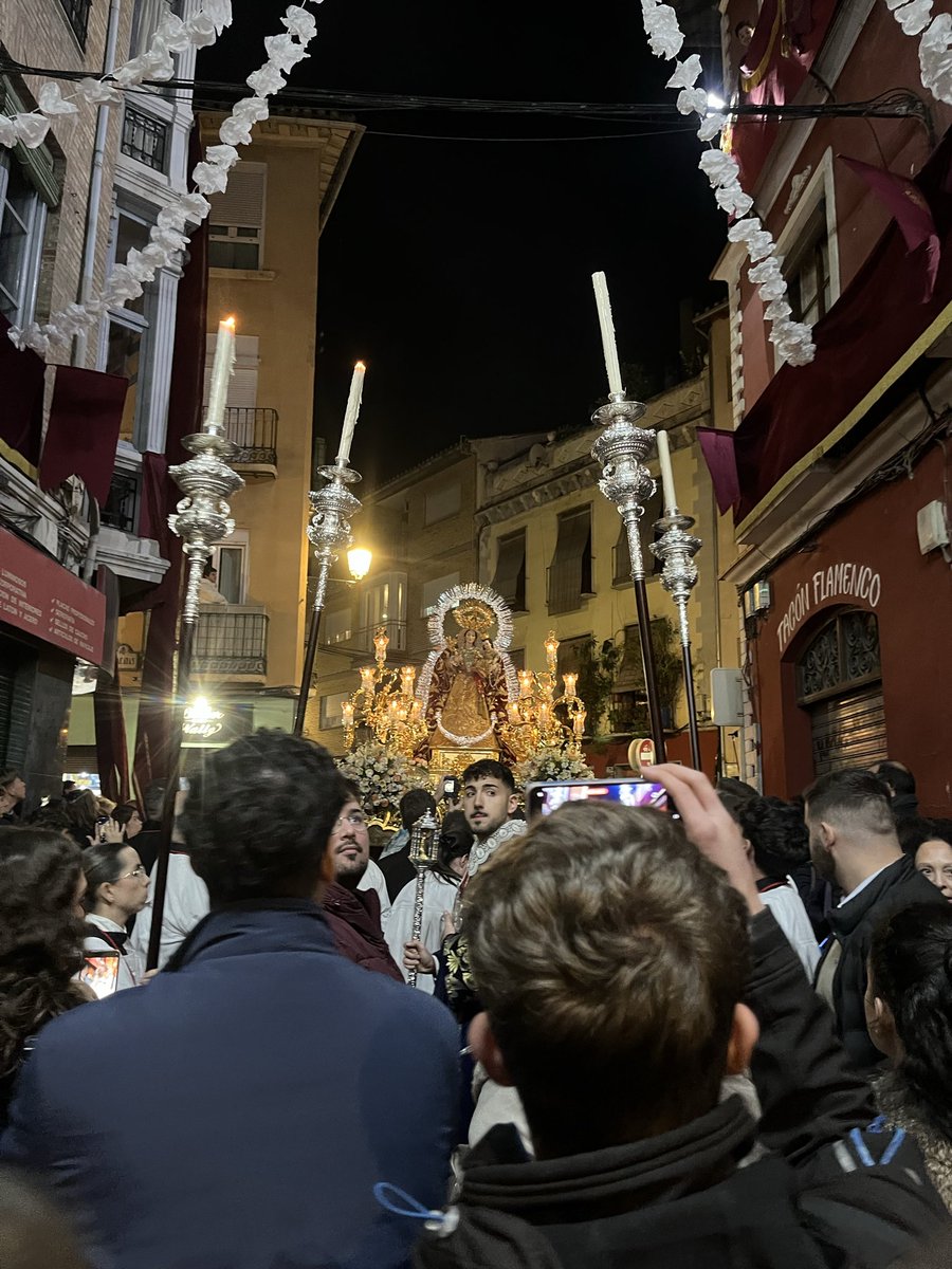 🔹 GRANADA EN LA CALLE🔹

📍  Calle Los Santos 
🕗 19:42h.

#VirgendelaGranada