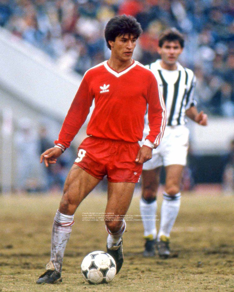 MuseoAAAJ's tweet photo. 🗓️ Un 8 de diciembre de 1985, #AAAJ disputaba la final de la Copa Intercontinental frente a la Juventus en Japón. https://t.co/3DD529Zc2u