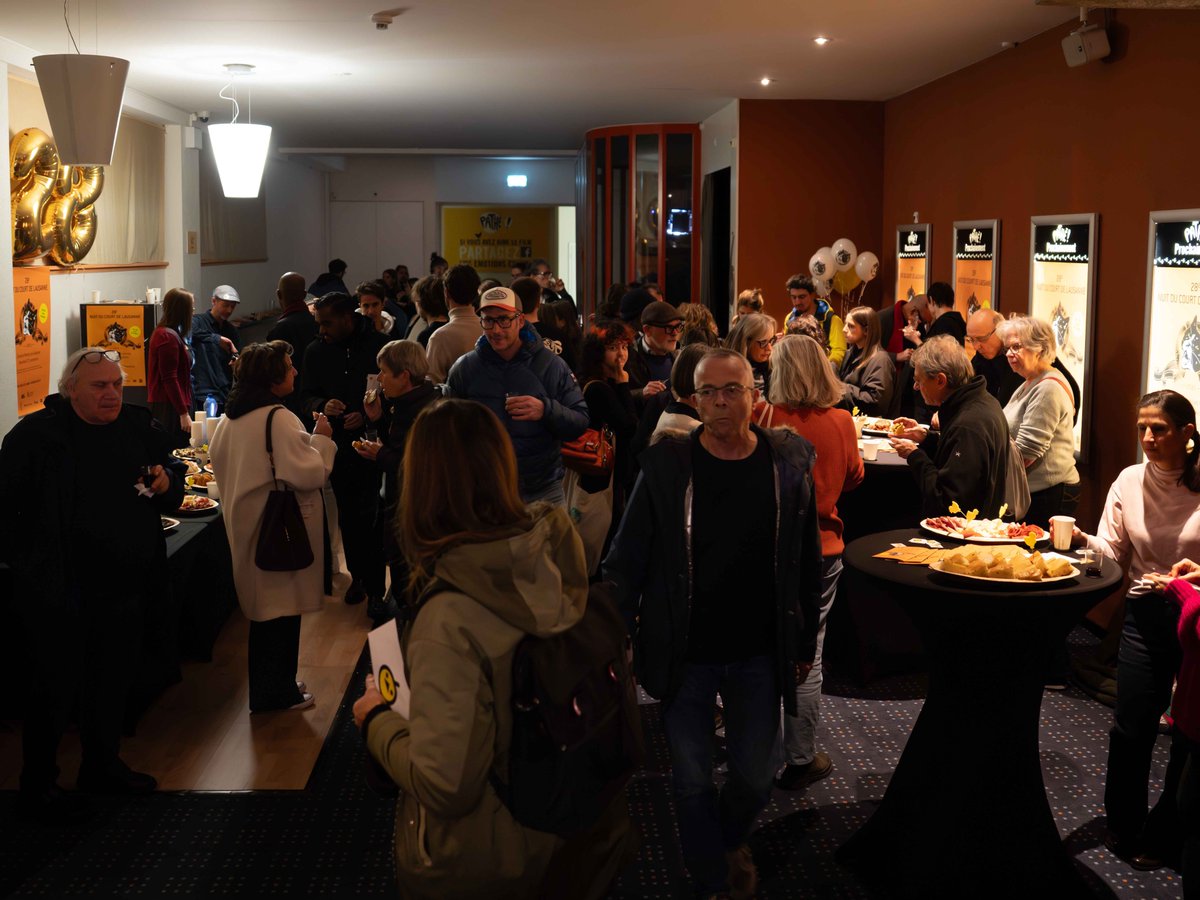 NuitduCourt's tweet image. (vin) Chaud devant ! Revivez en images la Nuit du Court de Lausanne du 21 novembre

Les croissants sont digérés, la saison des biscômes est lancée et le court métrage n’a pas fini de briller 

Merci au public pour sa bonne humeur qui a illuminé la soirée 

©Anne-Laure Lechat
