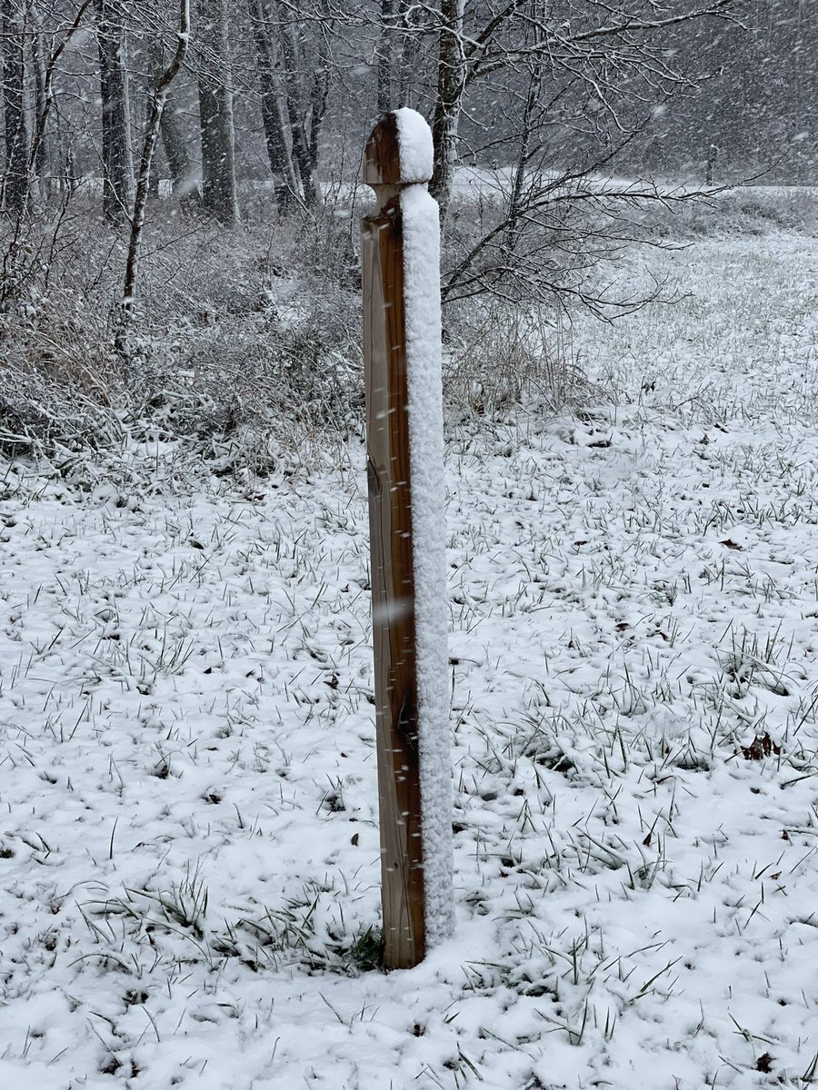 wxroman's tweet photo. It’s been a while since I’ve seen wind blown snow like this https://t.co/EhwGIPxTp1