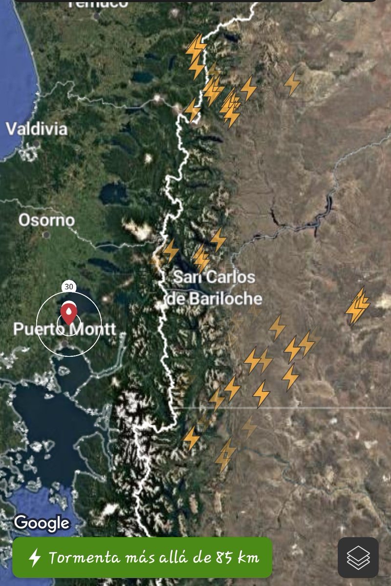 Mucha actividad al otro lado de la cordillera y en el límite chileno, si es que se mantienen durante la tarde noche voy a grabar videos y los comparto <a href="/_catalinacm/">CataDeLosCerros🏔</a> <a href="/cristobalreus/">Cristóbal Reus Chêreau</a> <a href="/davidurra7/">David Urra 🛰 🌆🌅🌃 🌬🌧🌨</a> <a href="/RedGeoChile/">Red Geocientífica de Chile</a> <a href="/Sepulinares/">Alejandro Sepúlveda Jara</a>