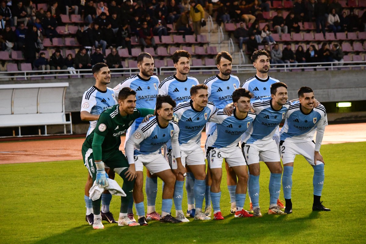 #enlace fotos flic.kr/s/aHBqjCD6qm del <a href="/SD_Compostela/">S.D. Compostela</a> 1 <a href="/ArosaSCOficial/">Arosa SC</a> 0 celebrado en el <a href="/VeroBoquete/">Verónica Boquete</a> de San lázaro #seguimoscompos