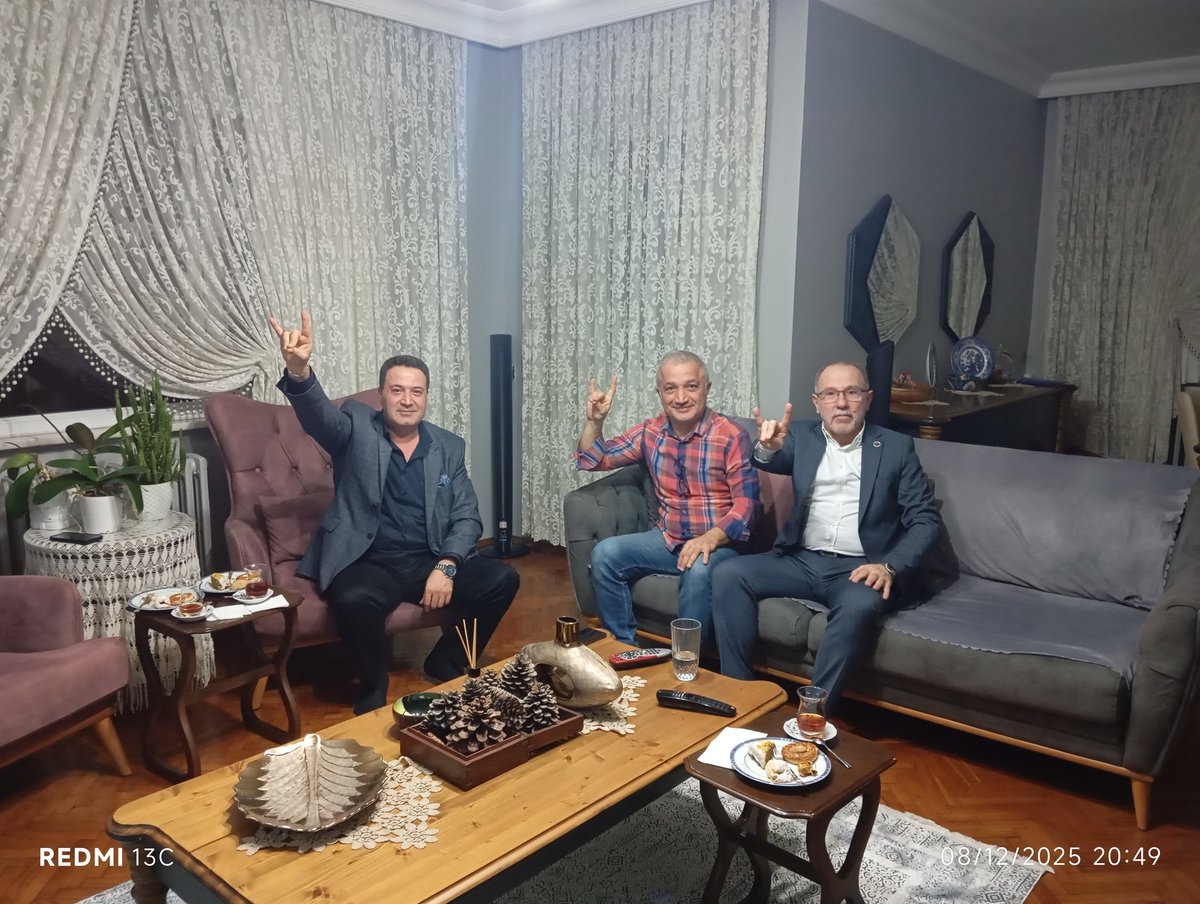 Genel Başkanımız Sayın Devlet Bahçeli Beyin Talimatları ile “#HayırlıGünlerKomşum” ve “#DerdinDerdimizdir” Ziyaretleri Kapsamında, Fatih/Silivrikapı Mahallemizde ki Beytemur Ailesini; 

İlçe Bşk. Yardımcılarımız Sn. <a href="/farukuzun_61/">baytugmetehan61</a> ve Sn. <a href="/MGulcan23/">murat GÜLCAN</a> Ziyaret Etmişlerdir. 

Değerli