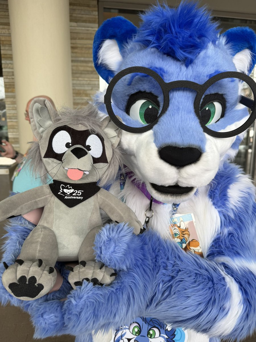 Another wonderful MFF in the books! This con will always be special to me, but getting to see you all and all my amazing friends just makes everything so much better. Safe travels home everyone who attended and I’ll see you guys at ANE next 😸 

📸: SnepSakai