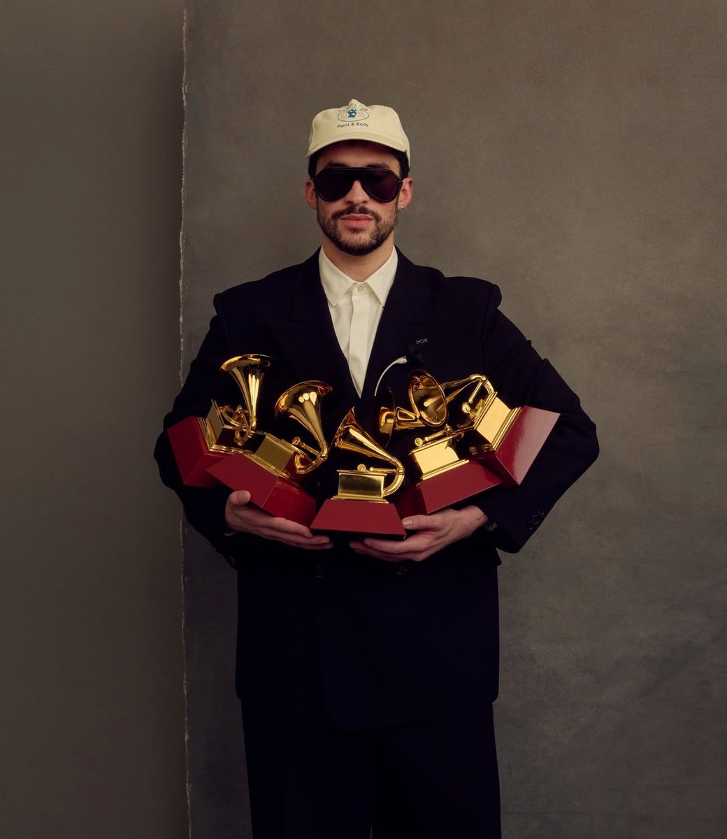 Latin Grammy posts an official photo of Bad Bunny holding his five awards won in 2025. 🐐📸