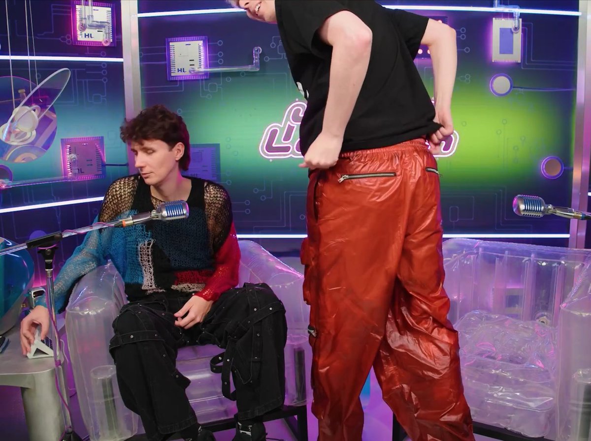 howellaboutphil's tweet image. phil out here always showing ass… and i thank him for that