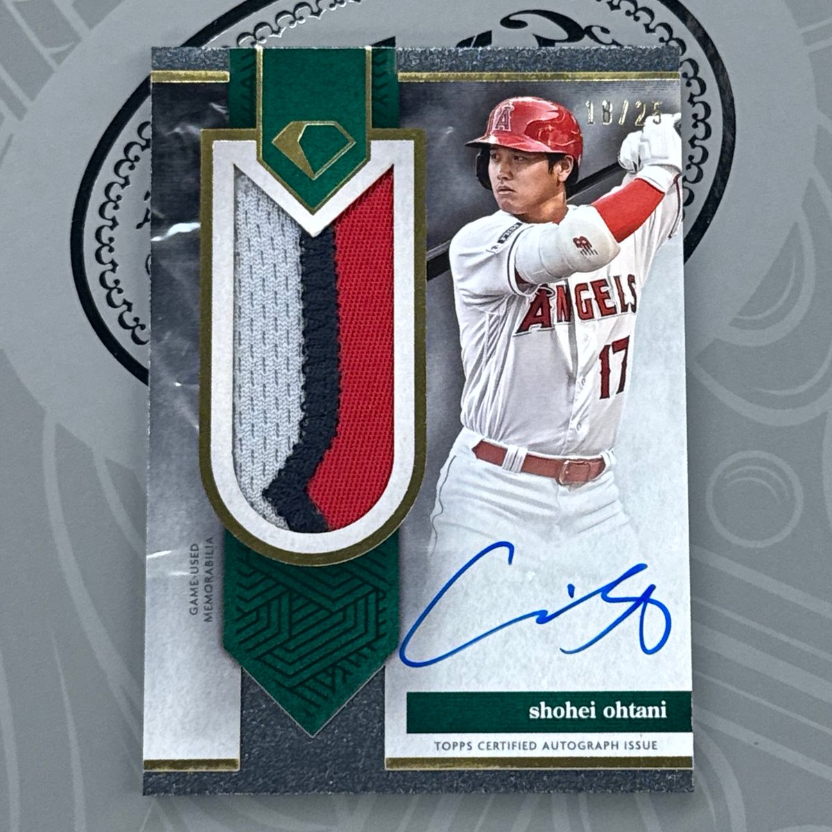 This EPIC Shohei Ohtani autograph card was numbered 18/25 🔥