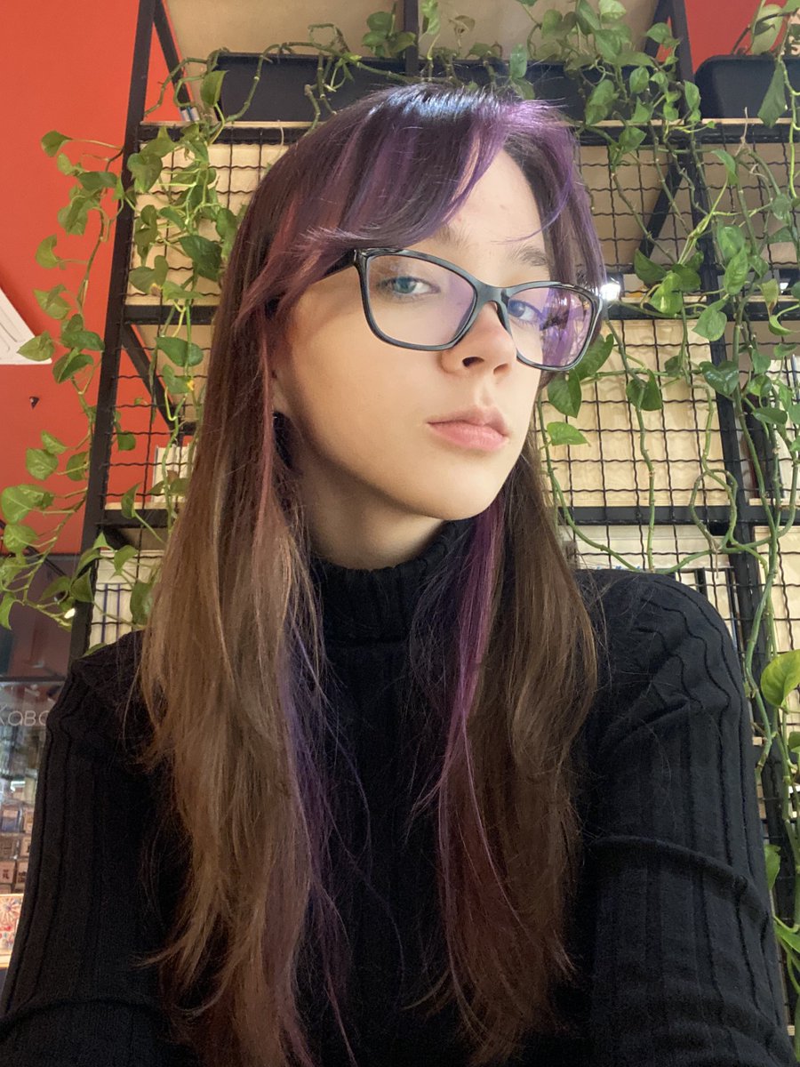 людям навколо мене тяжко: ніколи не знають якого кольору я буду на настуаний день