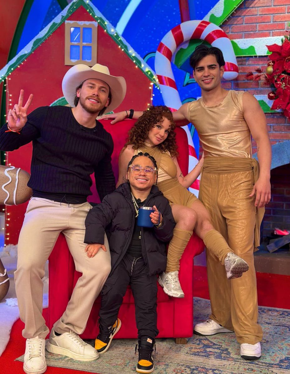 TeamMafiaAldron's tweet photo. Está es nuestra familia tradicional? 🥹
@ArnMercurio @aldotdenigris
#AaronMercury #AldoViral #Aldron #TripleA #Brillaron https://t.co/0dzMLa00EA