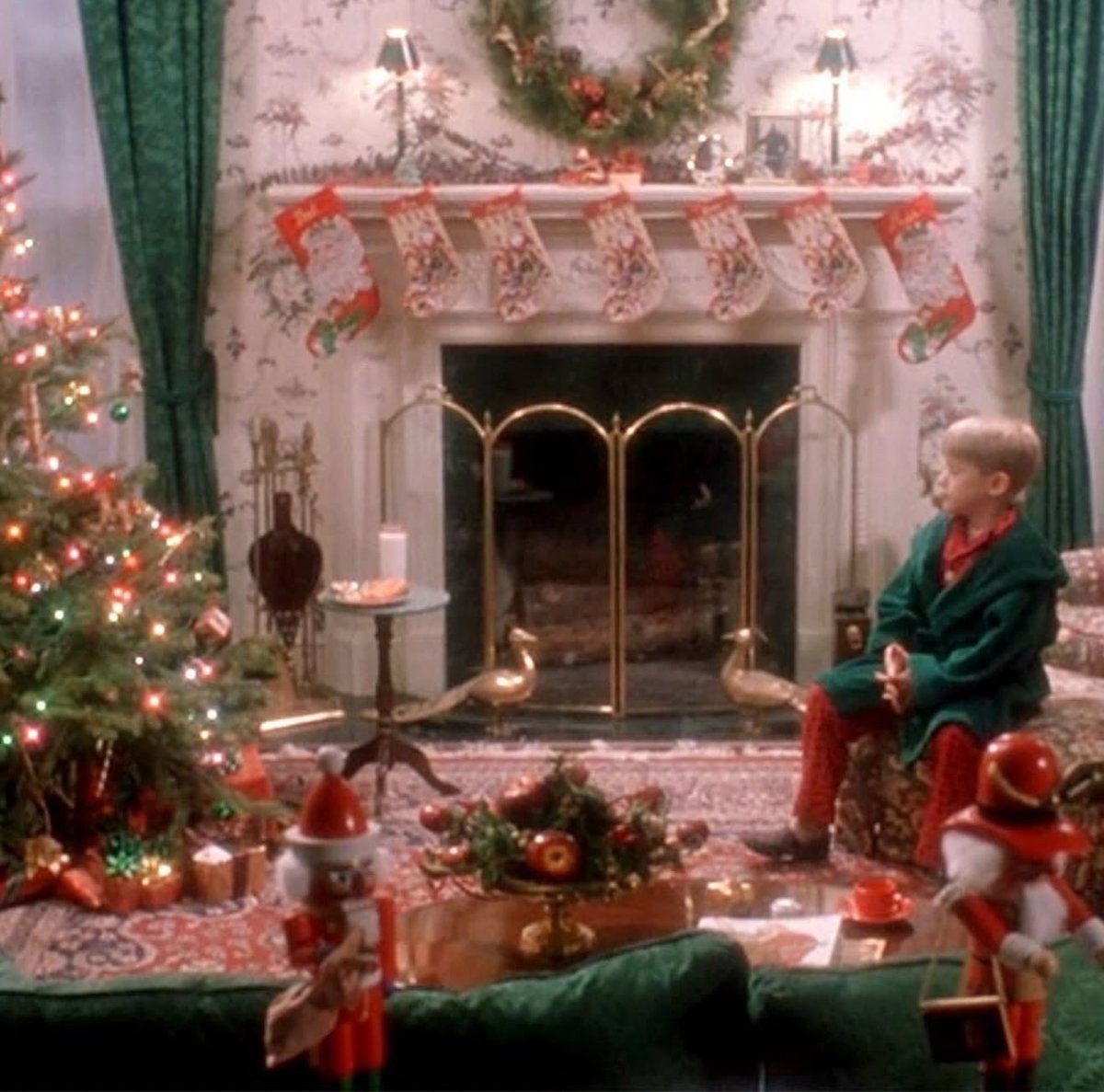 KJP's tweet photo. Home Alone’s cozy atmosphere comes from one defining color used everywhere: the natural, mystical “Phthalo Green”. https://t.co/l9fmhyxu7u