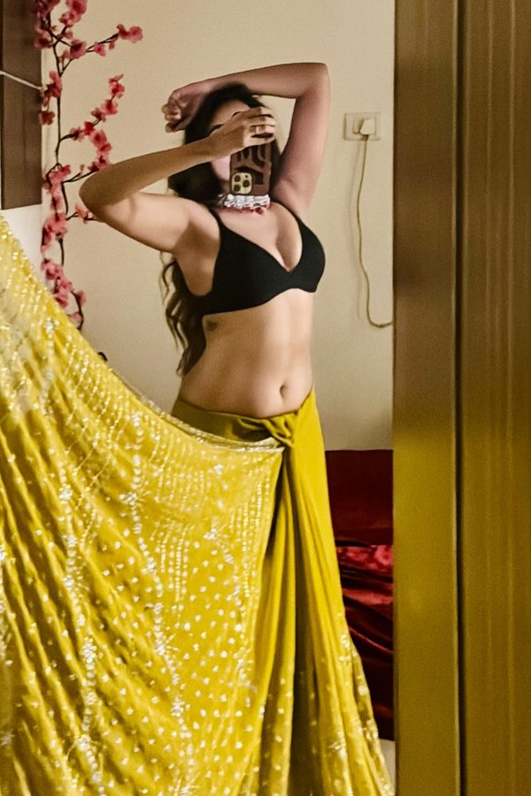 G7qyQ0ba8AAJIxy?format=jpg&name=900x900