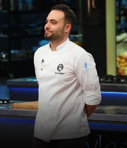 Bazı insanların mesleği ile ilgili yetenekleri vardır.

Bu adamda hem yetenek, hem bilgi, hem görgü/kalite var.

Haaa burası bir yemek yarışması olmadığı için bu adamı şampiyon yapmayabilirler ama yaptığı tabakları görmek bile yeterli.

#MasterChefTürkiye